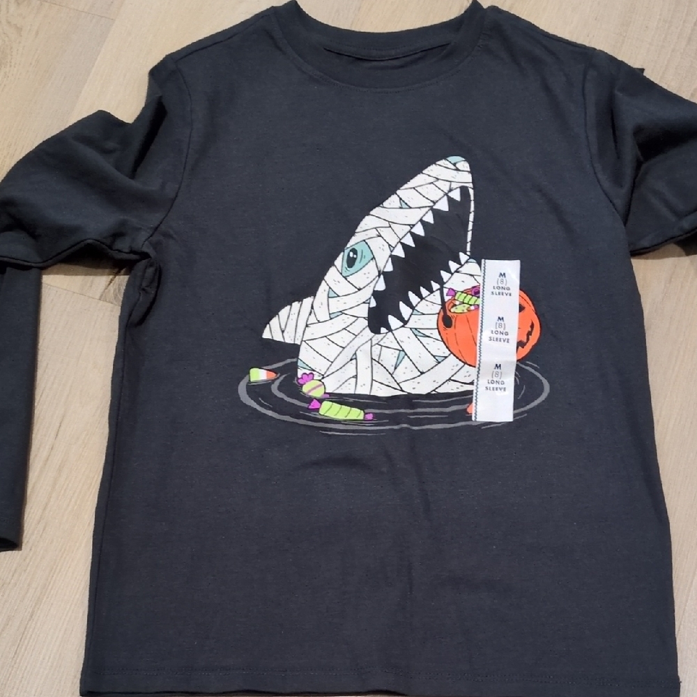 Kids NWTs Black Long-Sleeve Shark Graphic Tee- halloween.